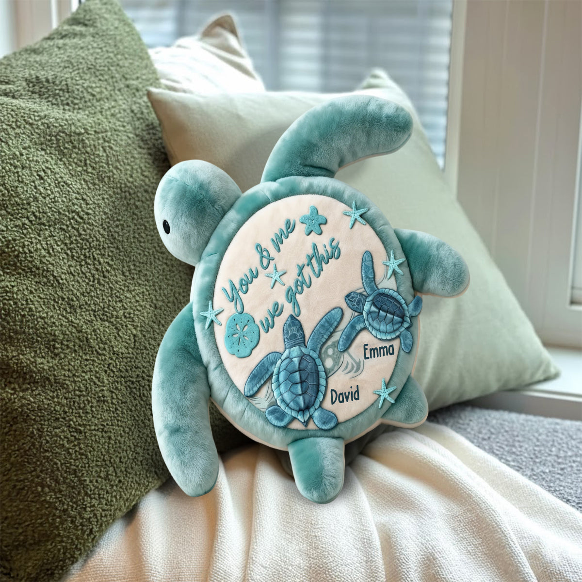 Toi et moi, on gère ! - Coussin personnalisé en fausse fourrure en forme de tortue