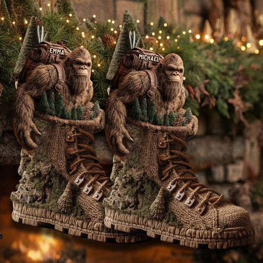 Chaussette de Noël personnalisée en forme de randonnée - Into The Wood