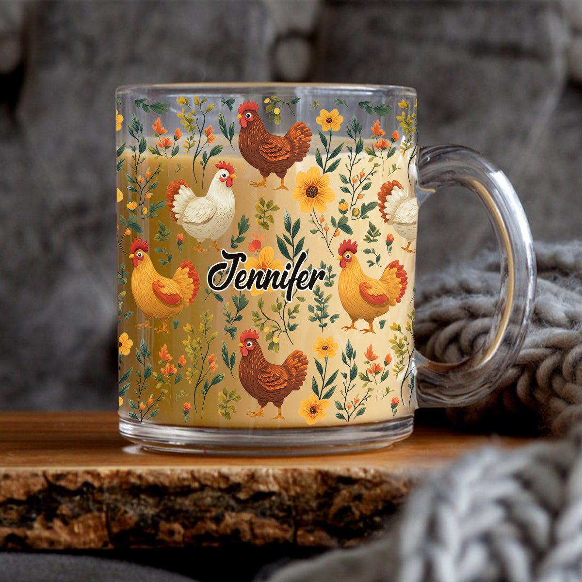 Niedliche Hühner mit Blumenmuster – personalisierter Hühner-Glasbecher