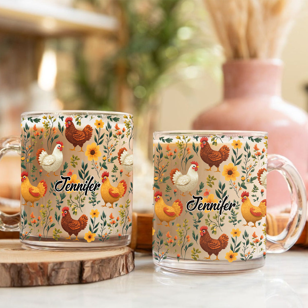 Niedliche Hühner mit Blumenmuster – personalisierter Hühner-Glasbecher