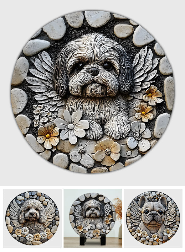 Für immer in unserem Herzen – personalisierter runder Stein in Hundeform