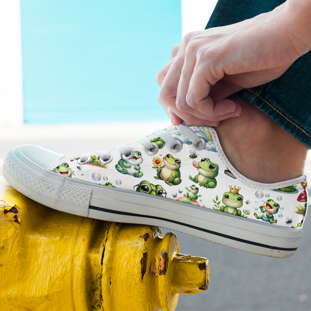Just A Girl Who Loves Frogs - Personalized Frog Low Top Shoes