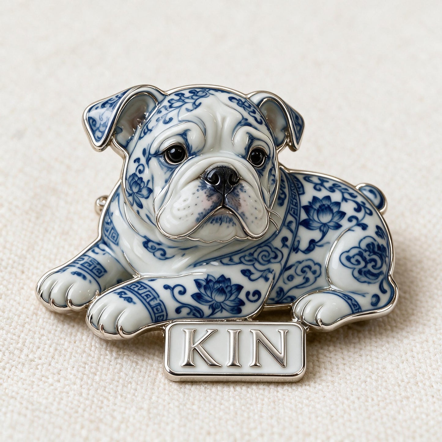 Personalisierte blaue & weiße Porzellan Bulldog 3D Relief Emaille-Anstecknadel, Geschenk für Hundeliebhaber
