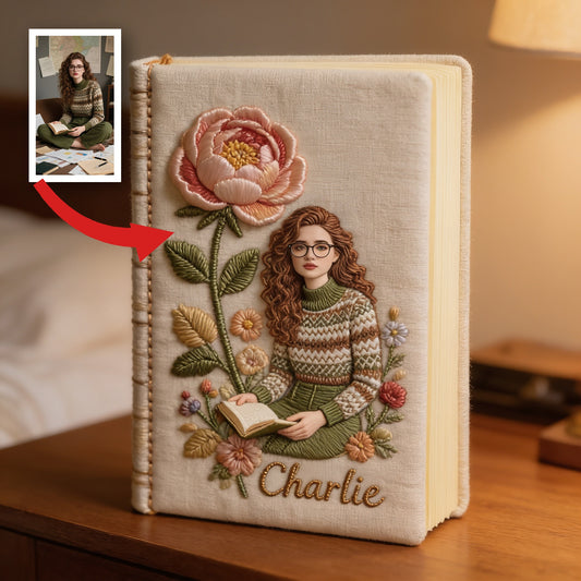 Journal en cuir personnalisé avec fleurs de mois de naissance