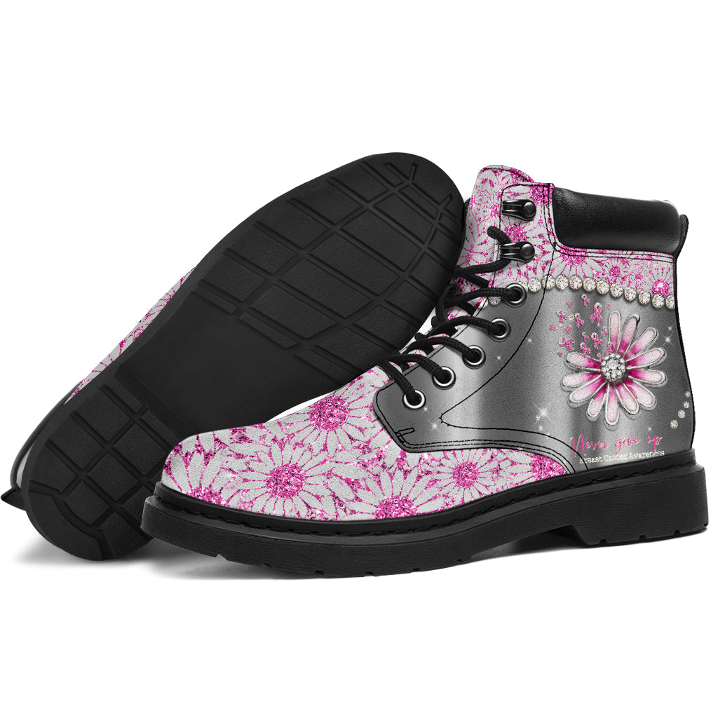 Niemals aufgeben – Ganzjahresstiefel zur Sensibilisierung für Brustkrebs 0622