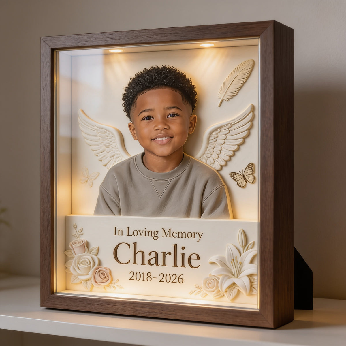 Personalisierte Gedenktafel für einen kleinen Jungen in Schwarz