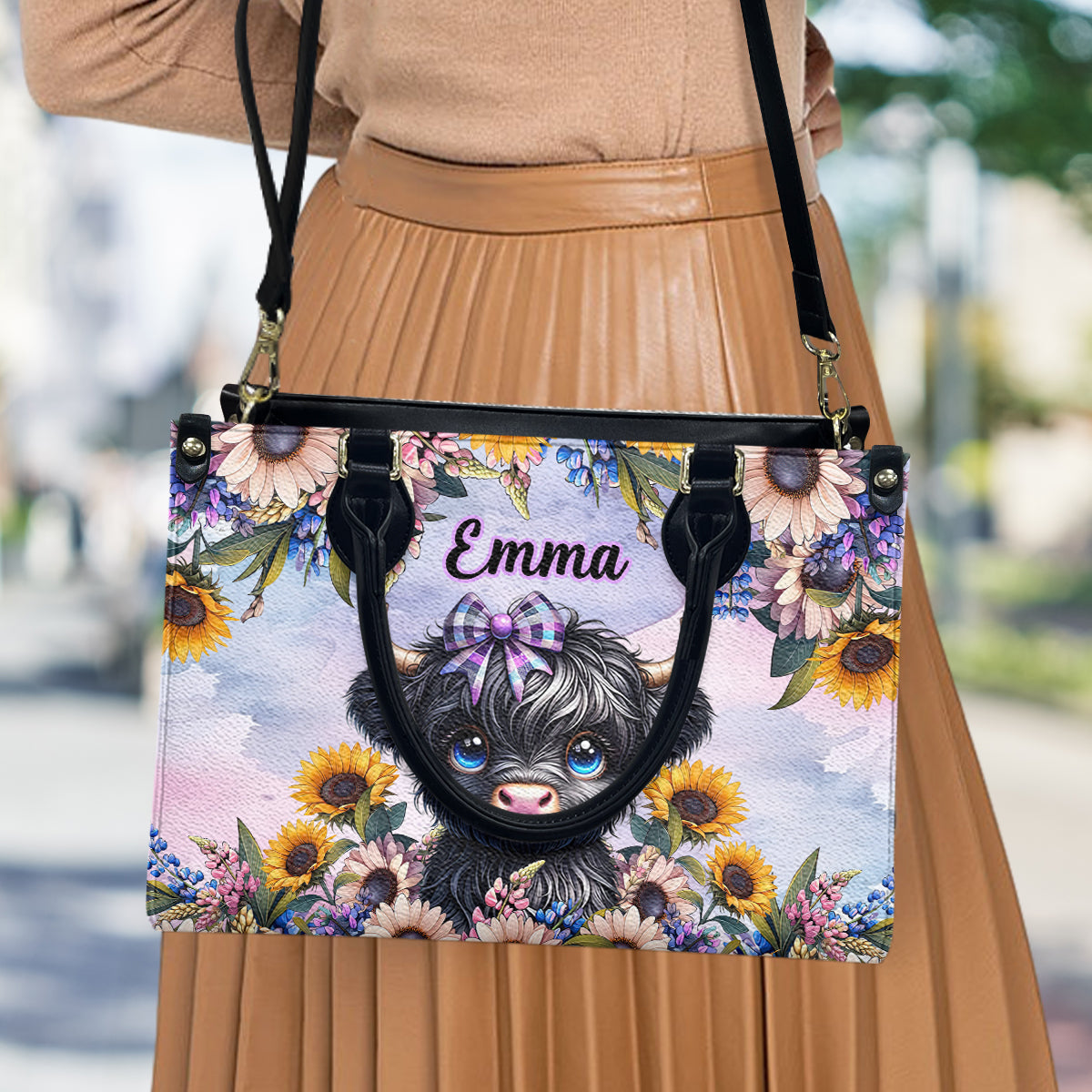 Sac à main en cuir personnalisé avec une adorable petite vache des Highlands