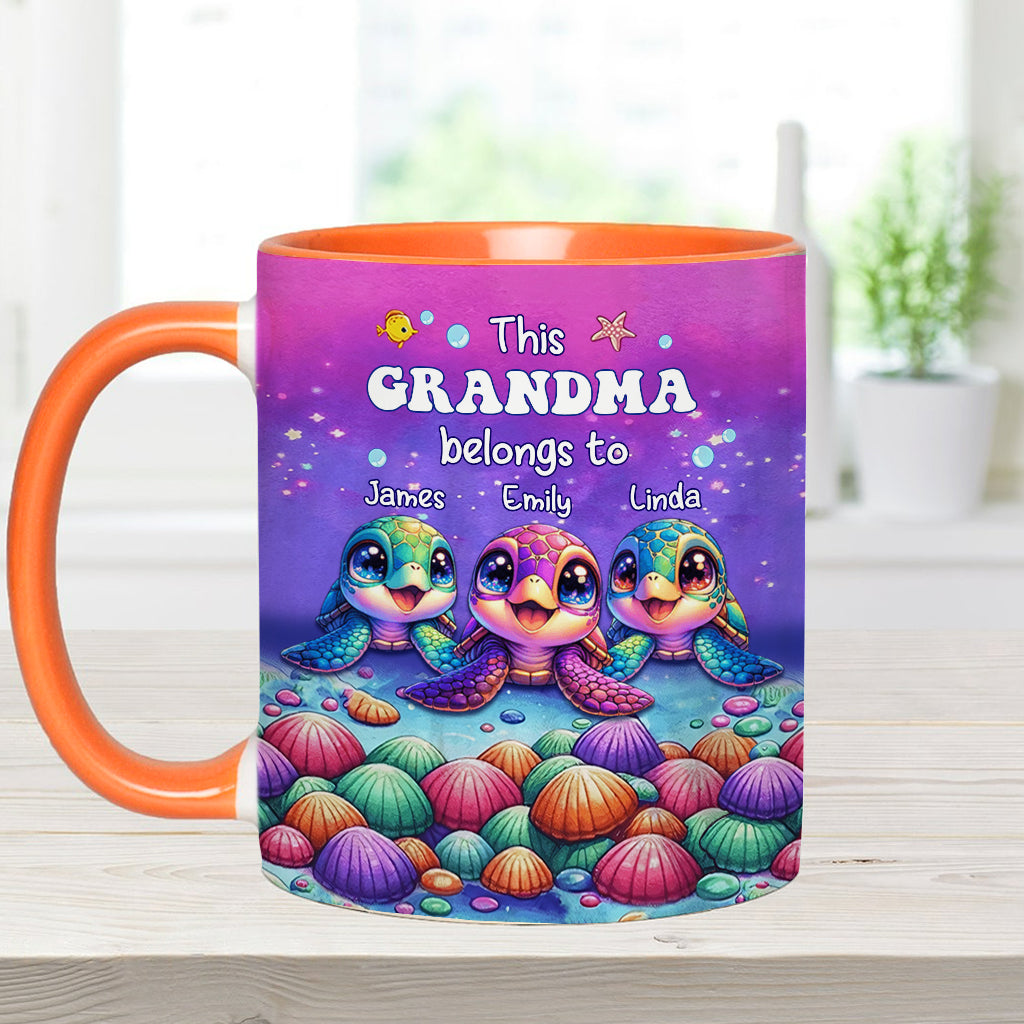 Mug personnalisé « Mamie appartient à… » (Version tortue de mer)