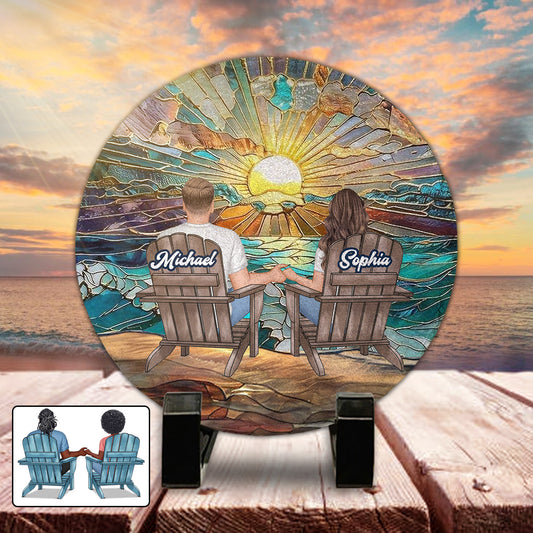 Happy Couple Enjoying Romantic Beach - Personalized Couple Round Shaped Stone