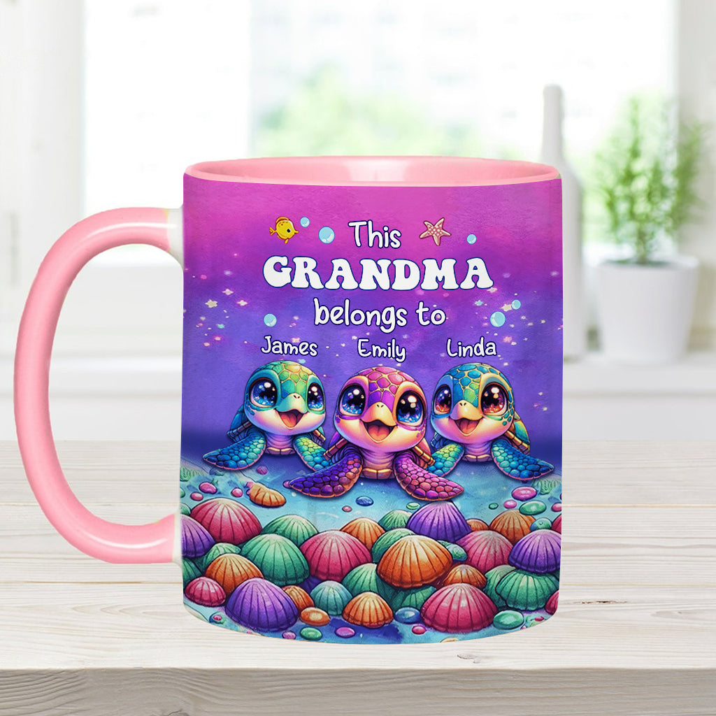 Mug personnalisé « Mamie appartient à… » (Version tortue de mer)