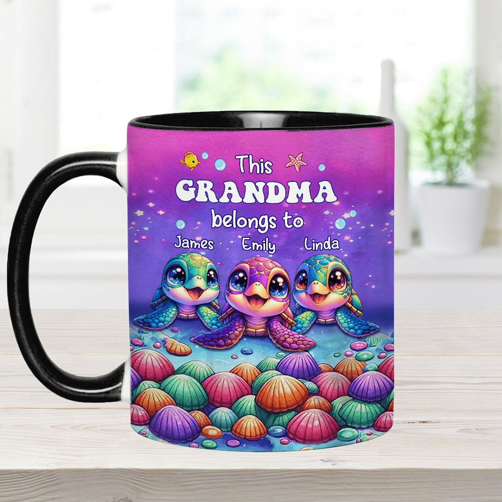 Mug personnalisé « Mamie appartient à… » (Version tortue de mer)