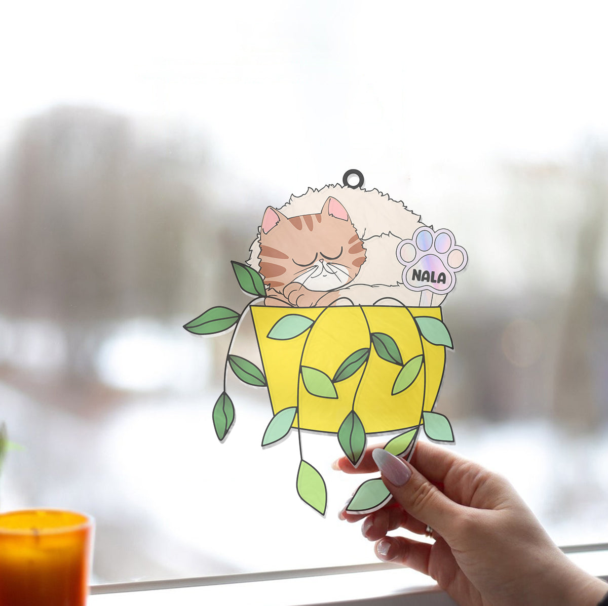 Chat détendu dans un pot de fleurs - Attrape-soleil personnalisé en forme de chat à suspendre à la fenêtre 