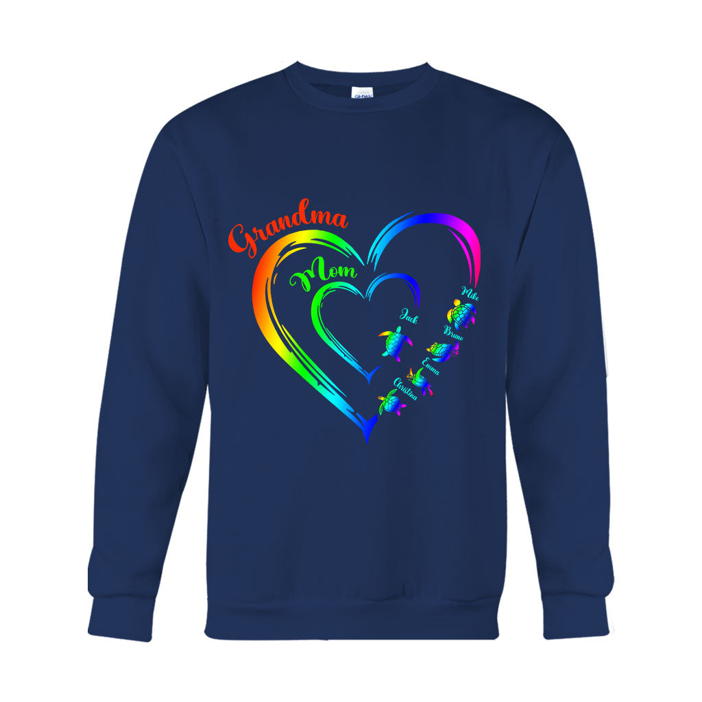 Erst Mama, jetzt Oma (Schildkröten-Version) – Personalisiertes Oma-T-Shirt und Hoodie