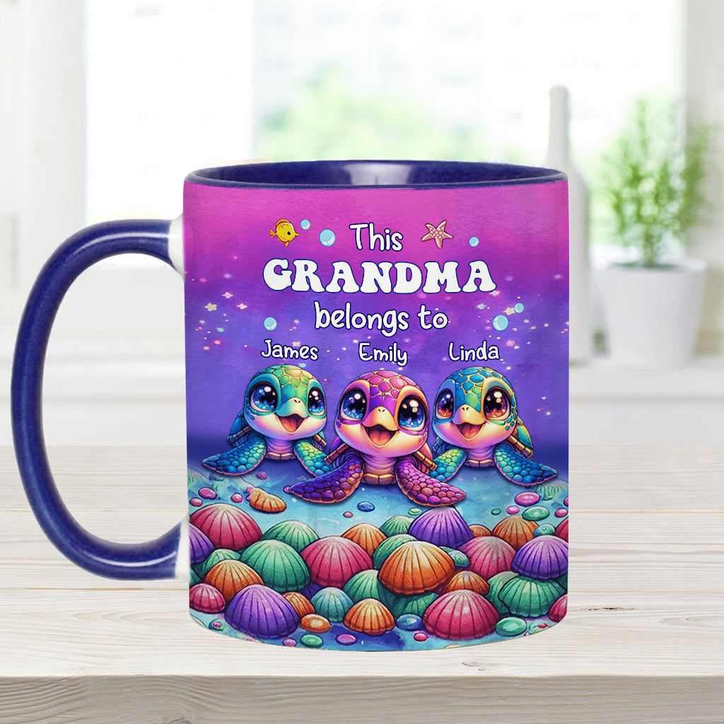Mug personnalisé « Mamie appartient à… » (Version tortue de mer)