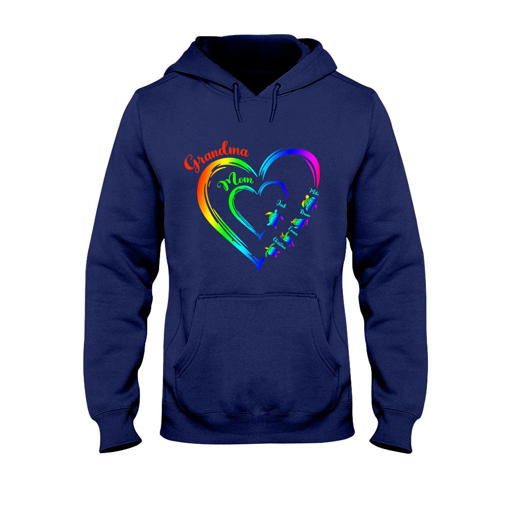 Erst Mama, jetzt Oma (Schildkröten-Version) – Personalisiertes Oma-T-Shirt und Hoodie