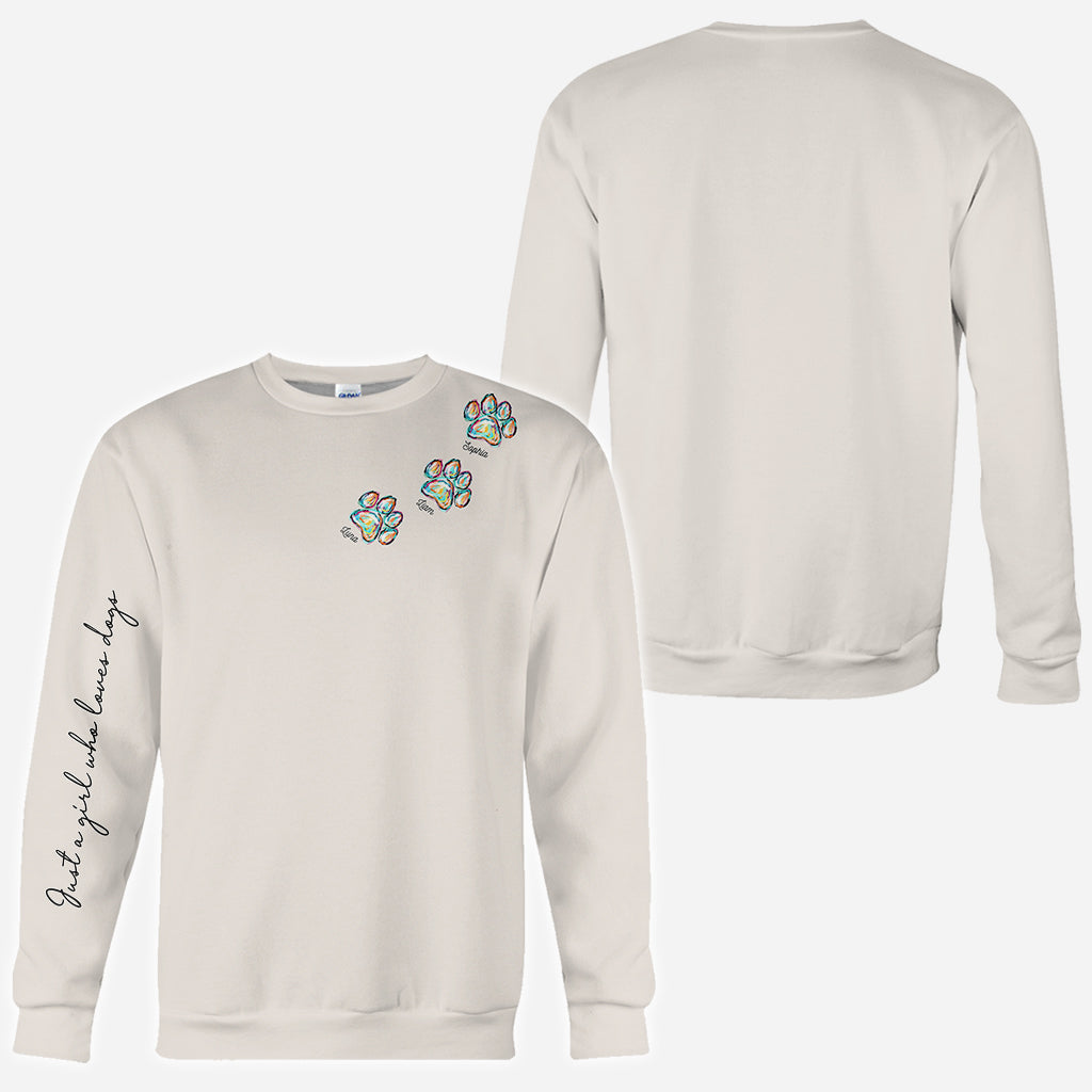 Einfach ein Mädchen, das Hunde und Katzen liebt – personalisiertes T-Shirt mit Hundemotiv