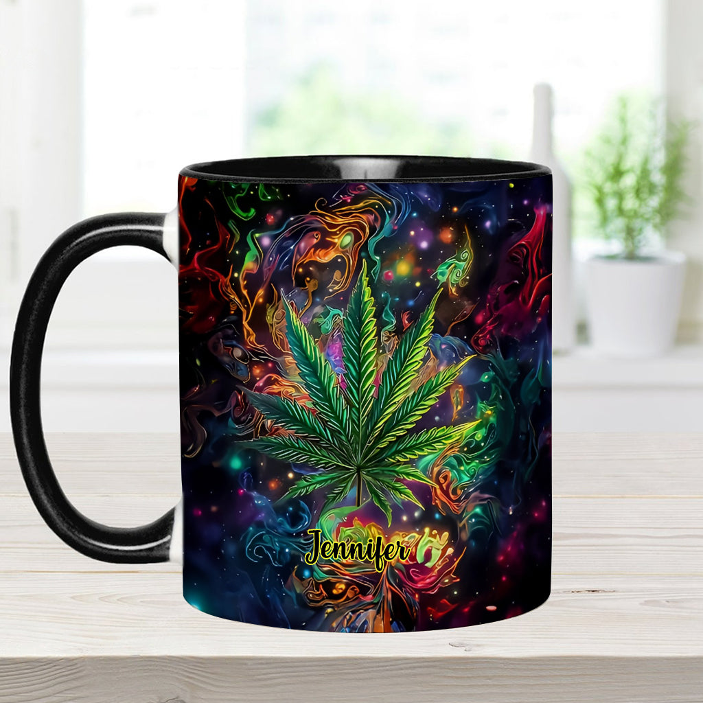 Stoner Chick – Personalisierter Becher mit Cannabis-Akzent