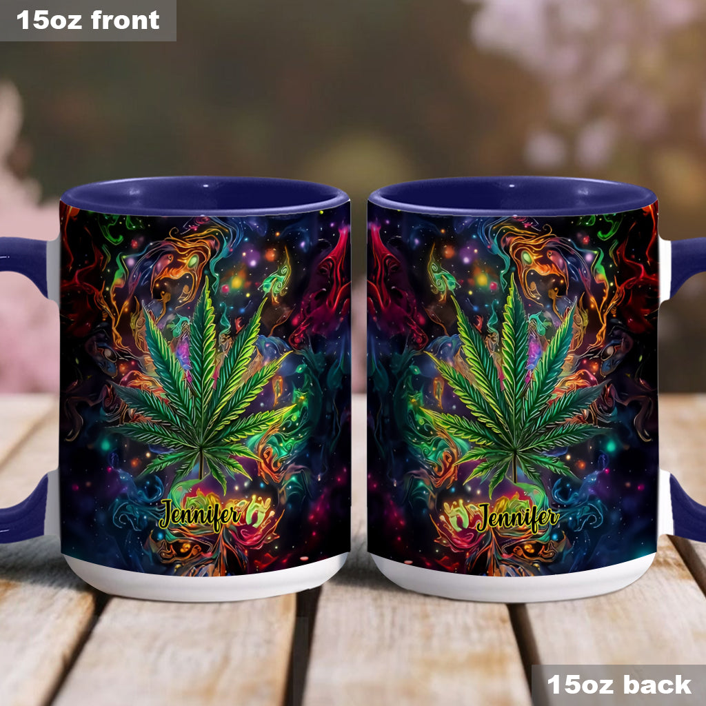 Stoner Chick – Personalisierter Becher mit Cannabis-Akzent