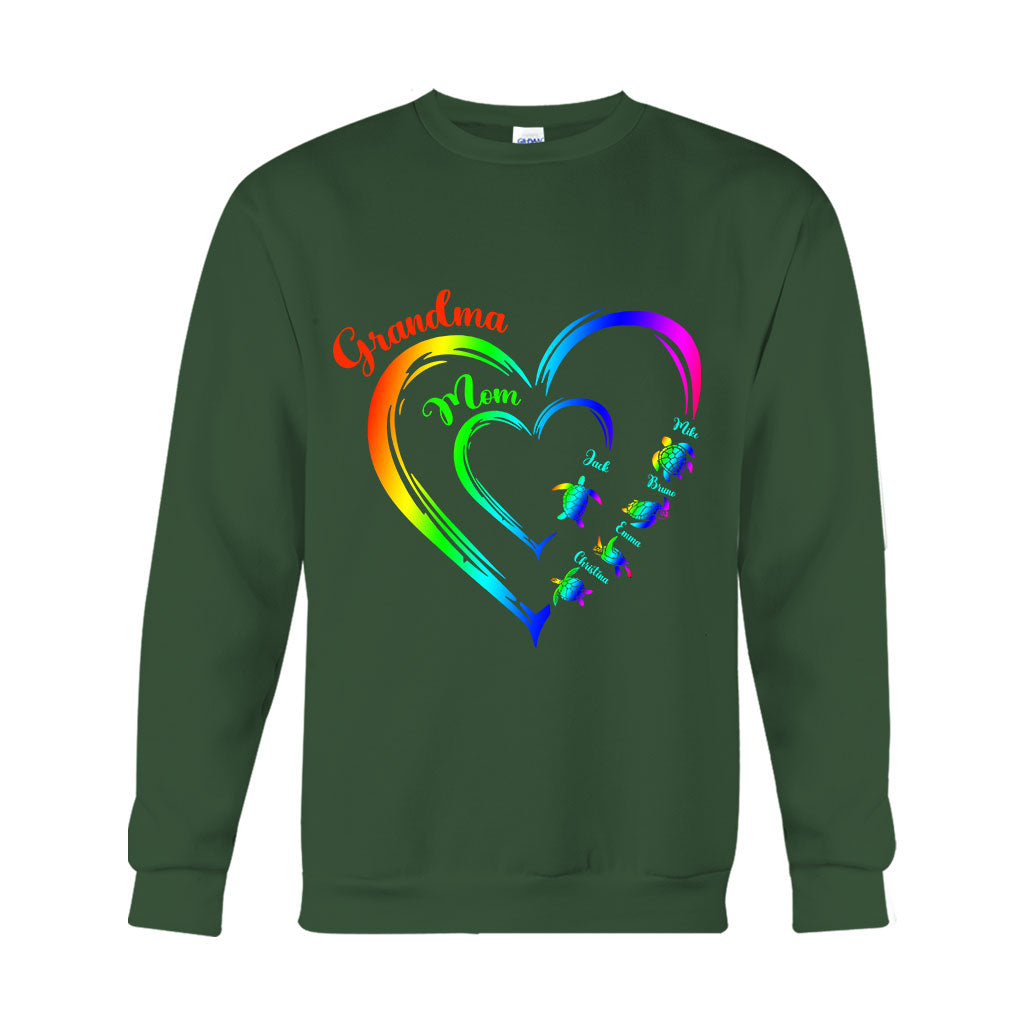 Erst Mama, jetzt Oma (Schildkröten-Version) – Personalisiertes Oma-T-Shirt und Hoodie