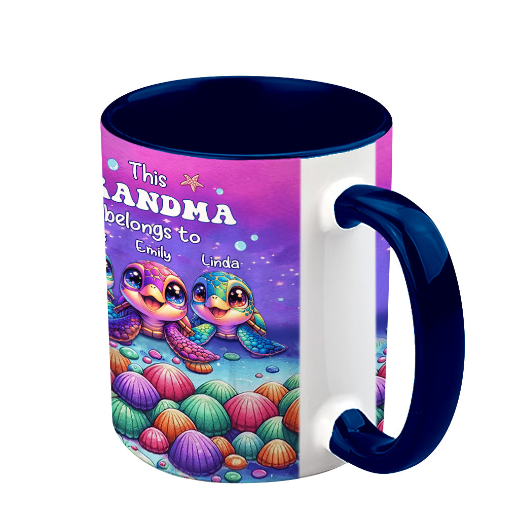 Mug personnalisé « Mamie appartient à… » (Version tortue de mer)