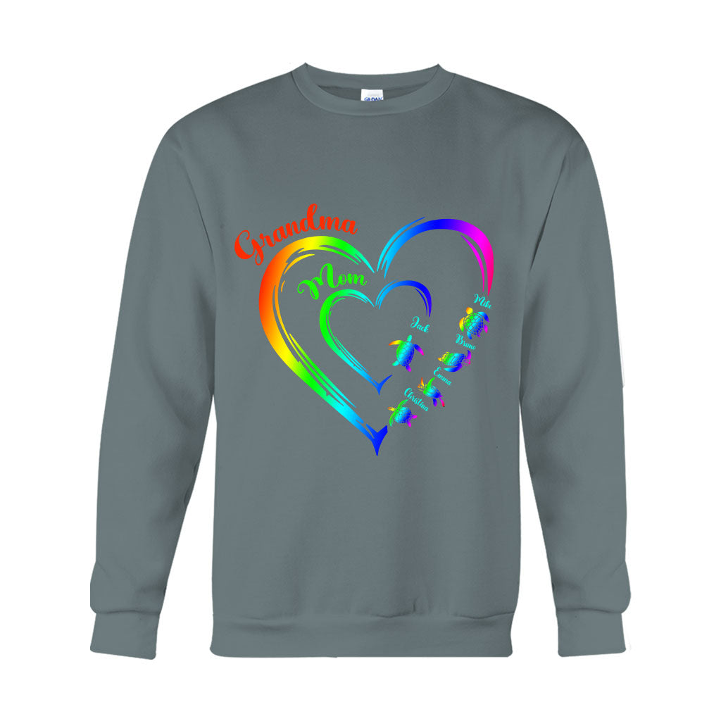 Erst Mama, jetzt Oma (Schildkröten-Version) – Personalisiertes Oma-T-Shirt und Hoodie