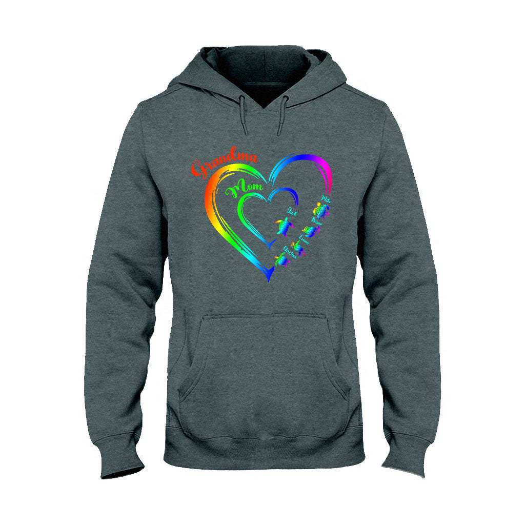 Erst Mama, jetzt Oma (Schildkröten-Version) – Personalisiertes Oma-T-Shirt und Hoodie