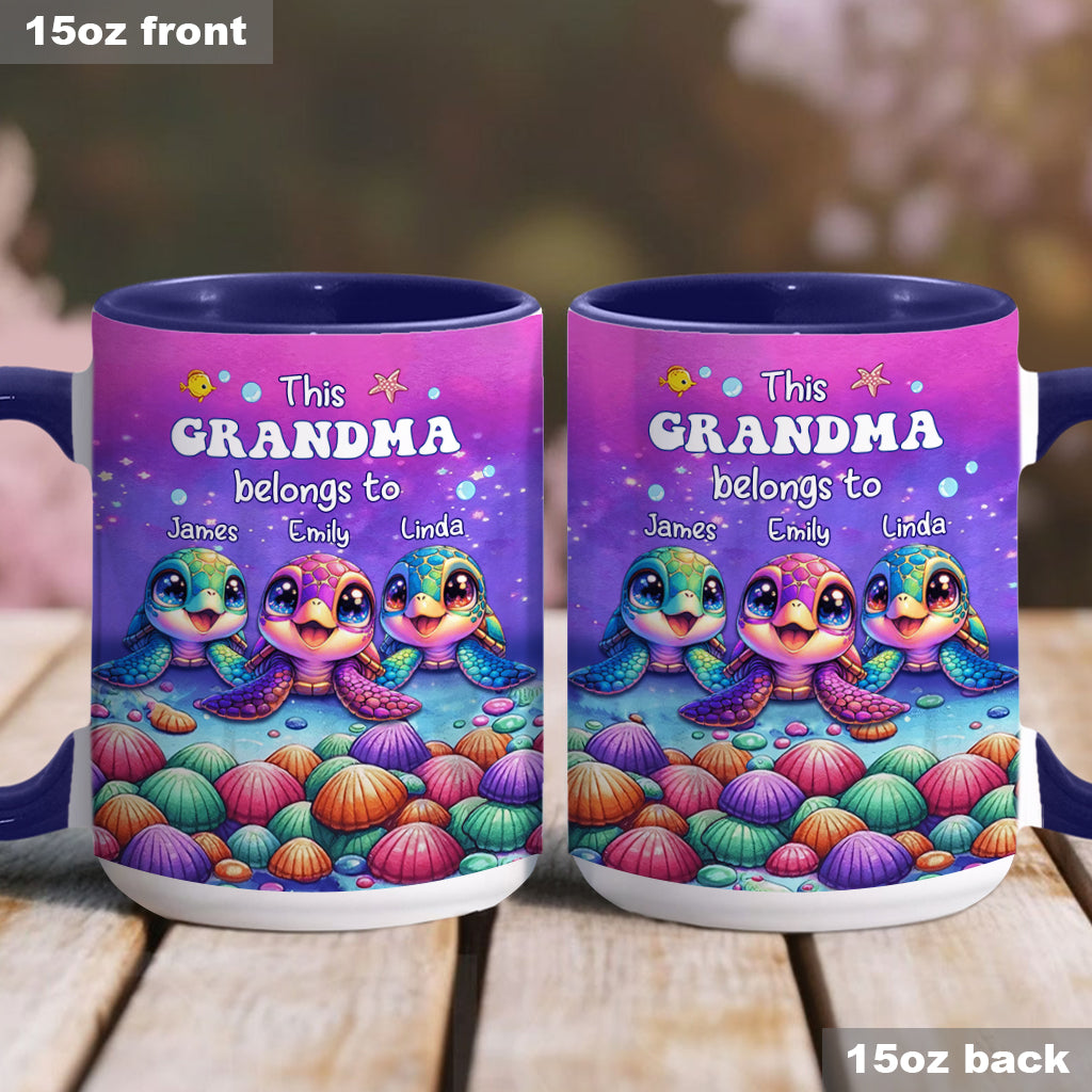 Mug personnalisé « Mamie appartient à… » (Version tortue de mer)