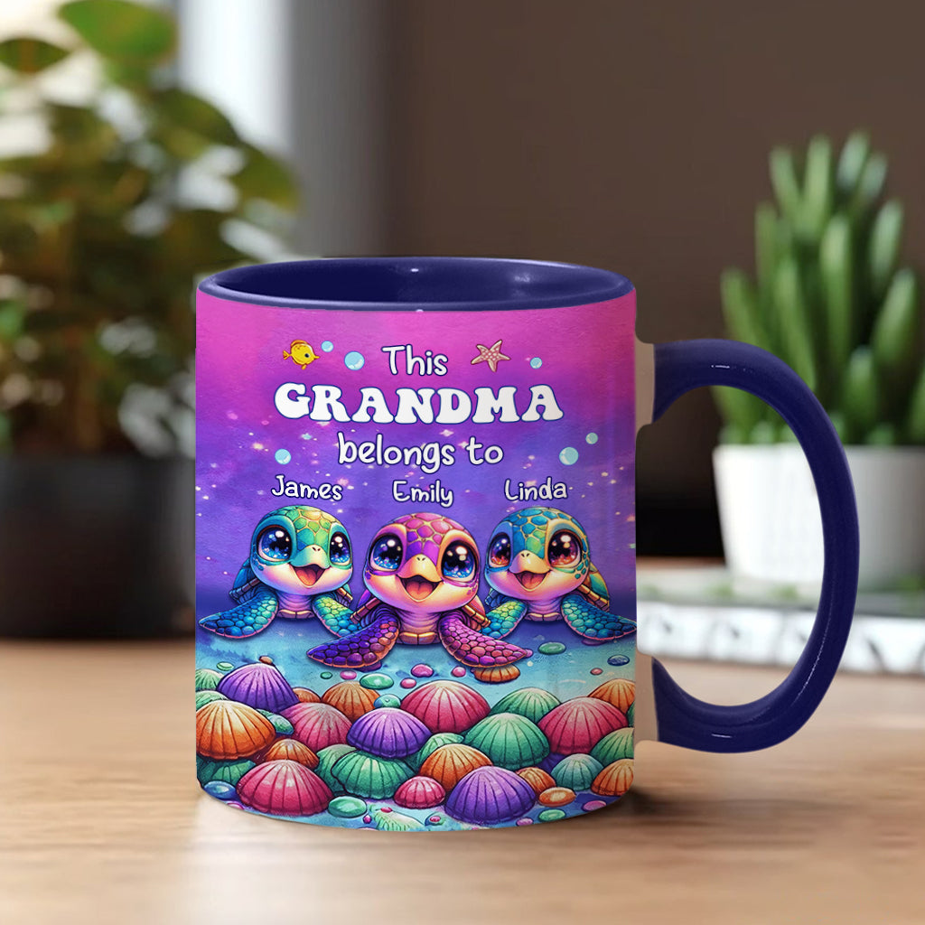 Mug personnalisé « Mamie appartient à… » (Version tortue de mer)
