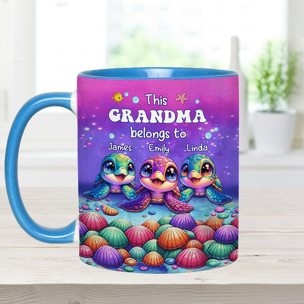 Mug personnalisé « Mamie appartient à… » (Version tortue de mer)
