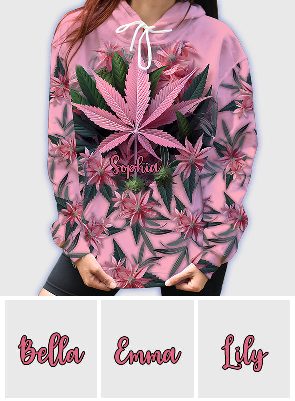 T-shirt rose « Stoner Chick » personnalisé avec motif cannabis.