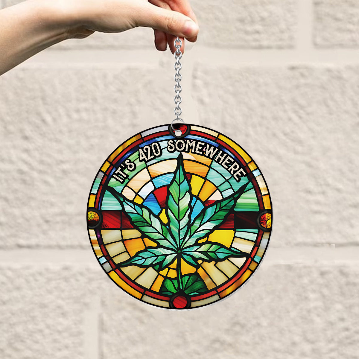 Il fait 420 quelque part - Décoration de fenêtre personnalisée attrape-soleil en forme de cannabis 