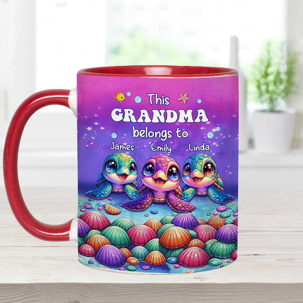 Mug personnalisé « Mamie appartient à… » (Version tortue de mer)