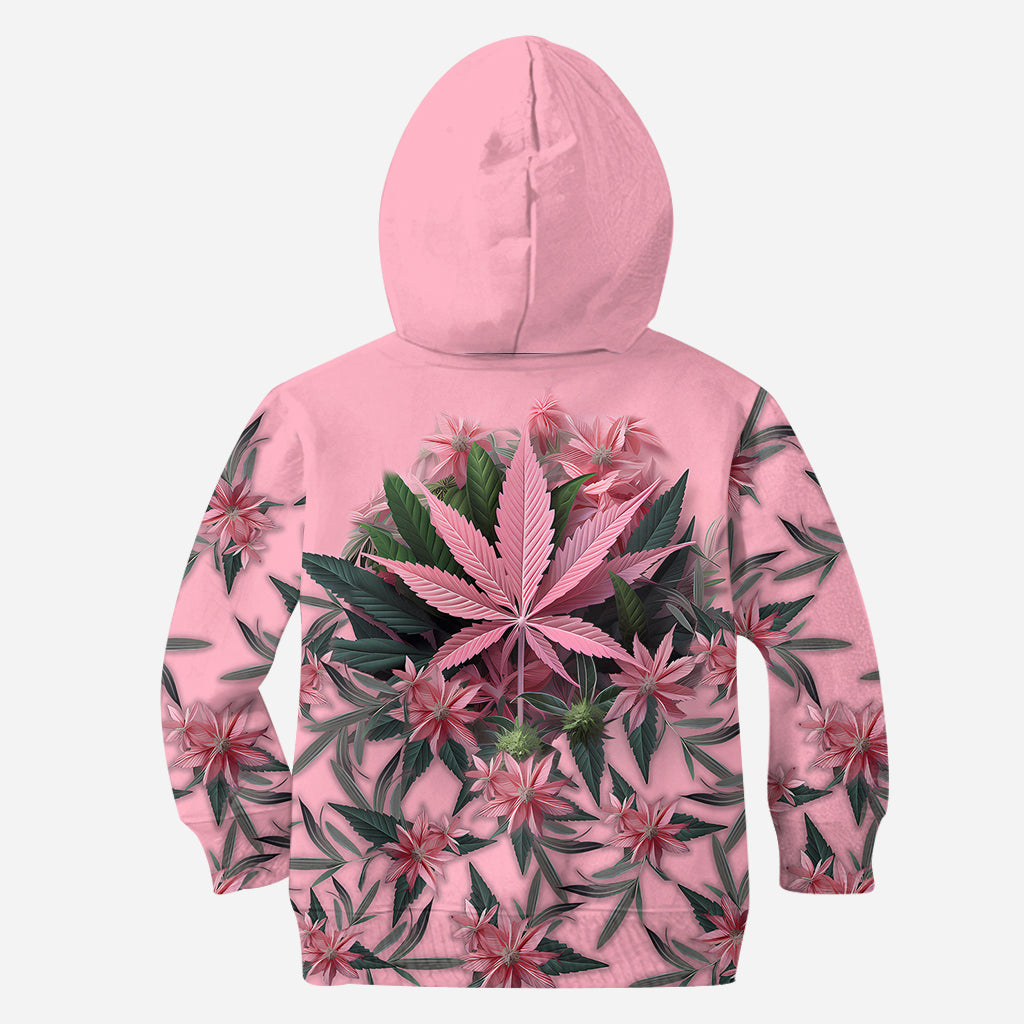 T-shirt rose « Stoner Chick » personnalisé avec motif cannabis.