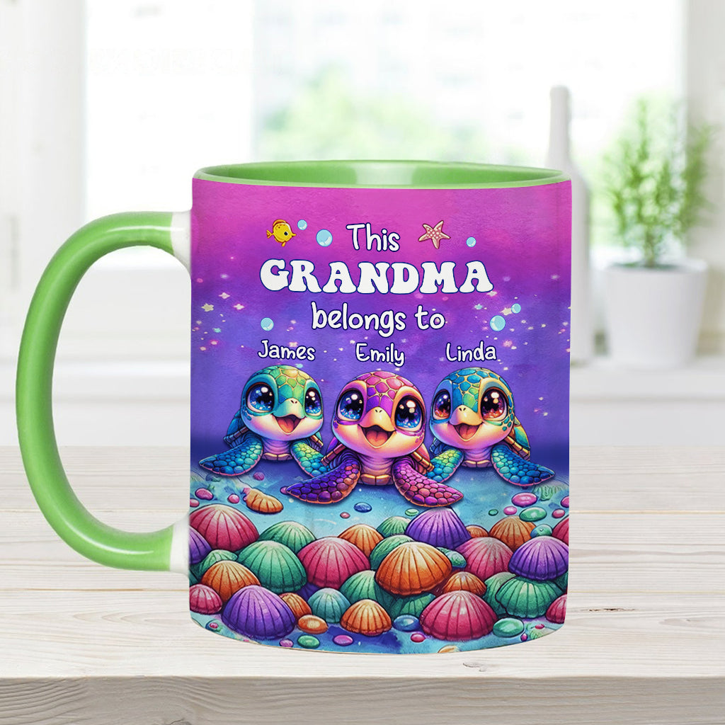 Mug personnalisé « Mamie appartient à… » (Version tortue de mer)