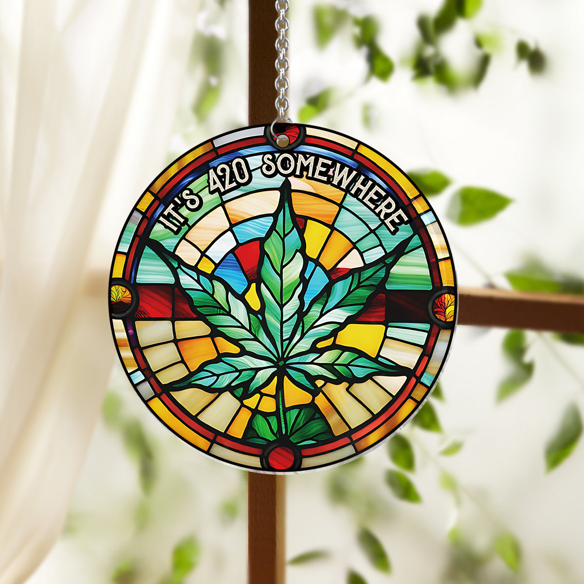 Il fait 420 quelque part - Décoration de fenêtre personnalisée attrape-soleil en forme de cannabis 