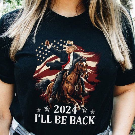 Trump reitet auf einem Pferd mit der amerikanischen Flagge – T-Shirt & Hoodie 0924