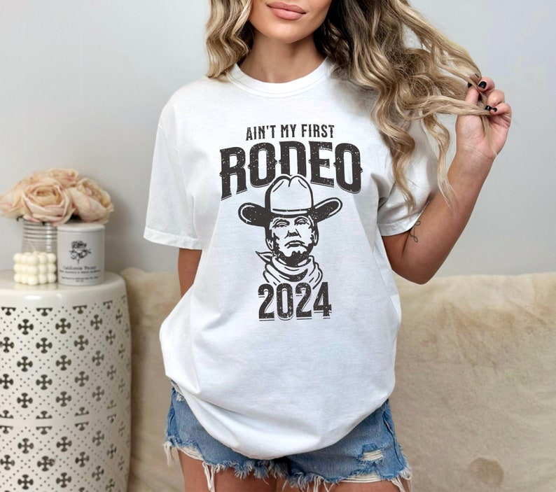 „Ain't My First Rodeo“ Trump T-Shirt & Hoodie 0924