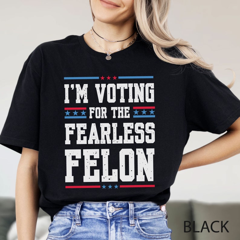 Ich stimme für das T-Shirt und den Hoodie „Furchtloser Verbrecher“ 0924