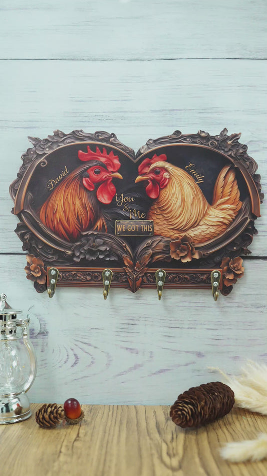 Un vieux coq et son adorable poussin - Porte-clés personnalisé en forme de poulet
