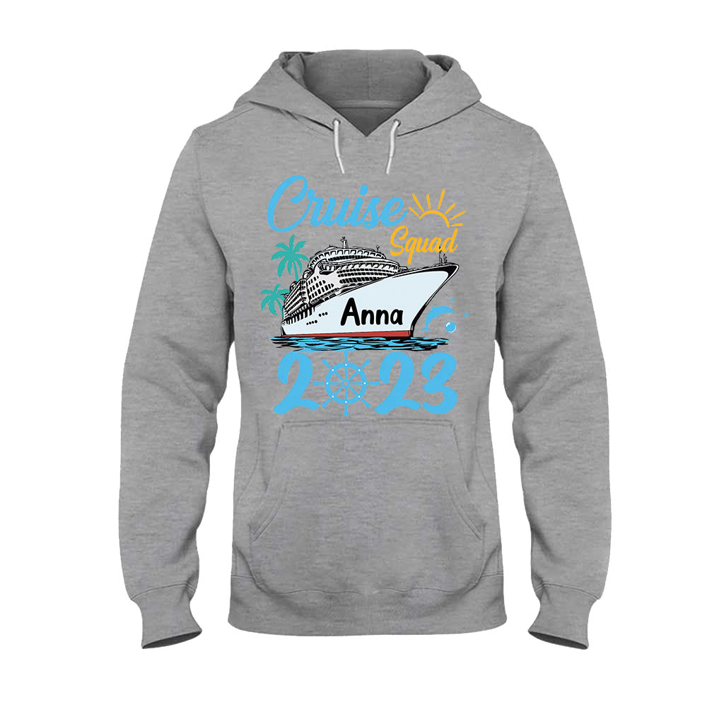 Cruising Squad – Personalisiertes T-Shirt und Hoodie für Kreuzfahrtbegeisterte