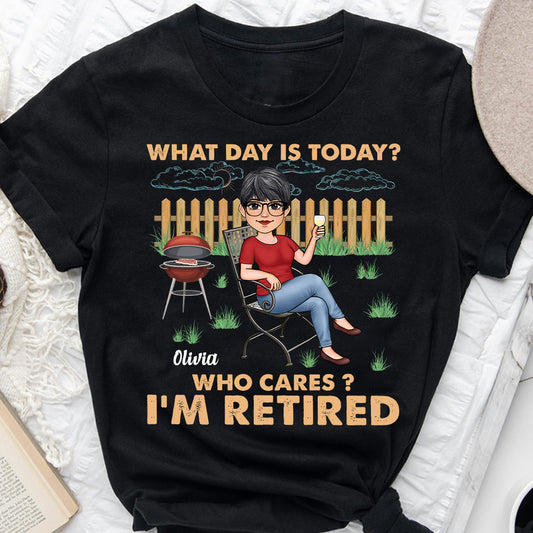 Welcher Tag ist heute? Wen interessiert's? - Personalisiertes T-Shirt und Hoodie für Rentner