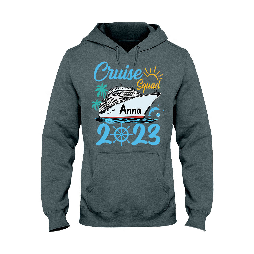 Cruising Squad – Personalisiertes T-Shirt und Hoodie für Kreuzfahrtbegeisterte