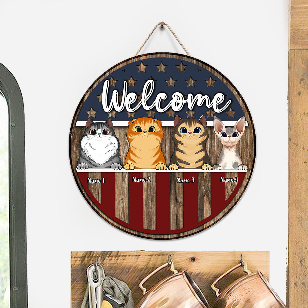 Welcome - Personalized Independence Day Cat Round Wood Sign