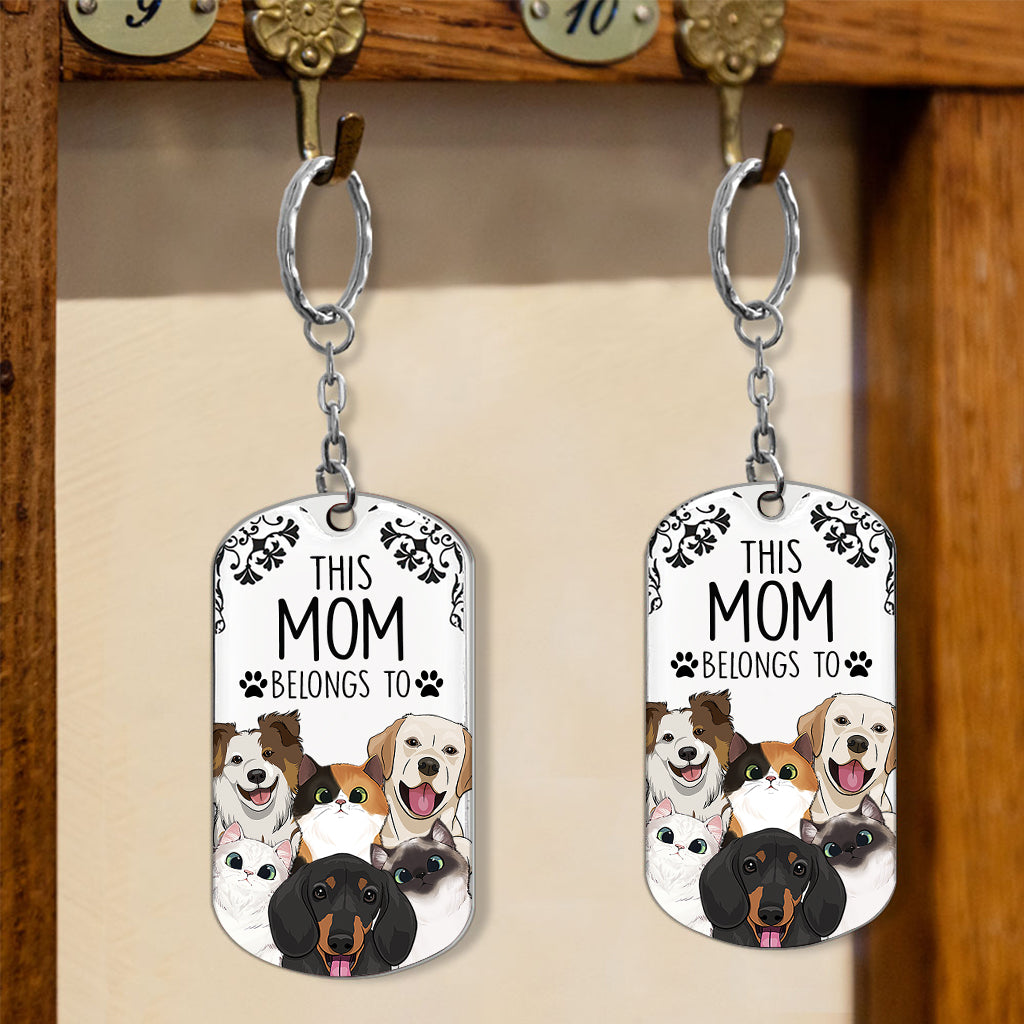 Dieser Mensch gehört zu – Hunde-Geschenk für Katzenliebhaber – Personalisierter Edelstahl-Schlüsselanhänger