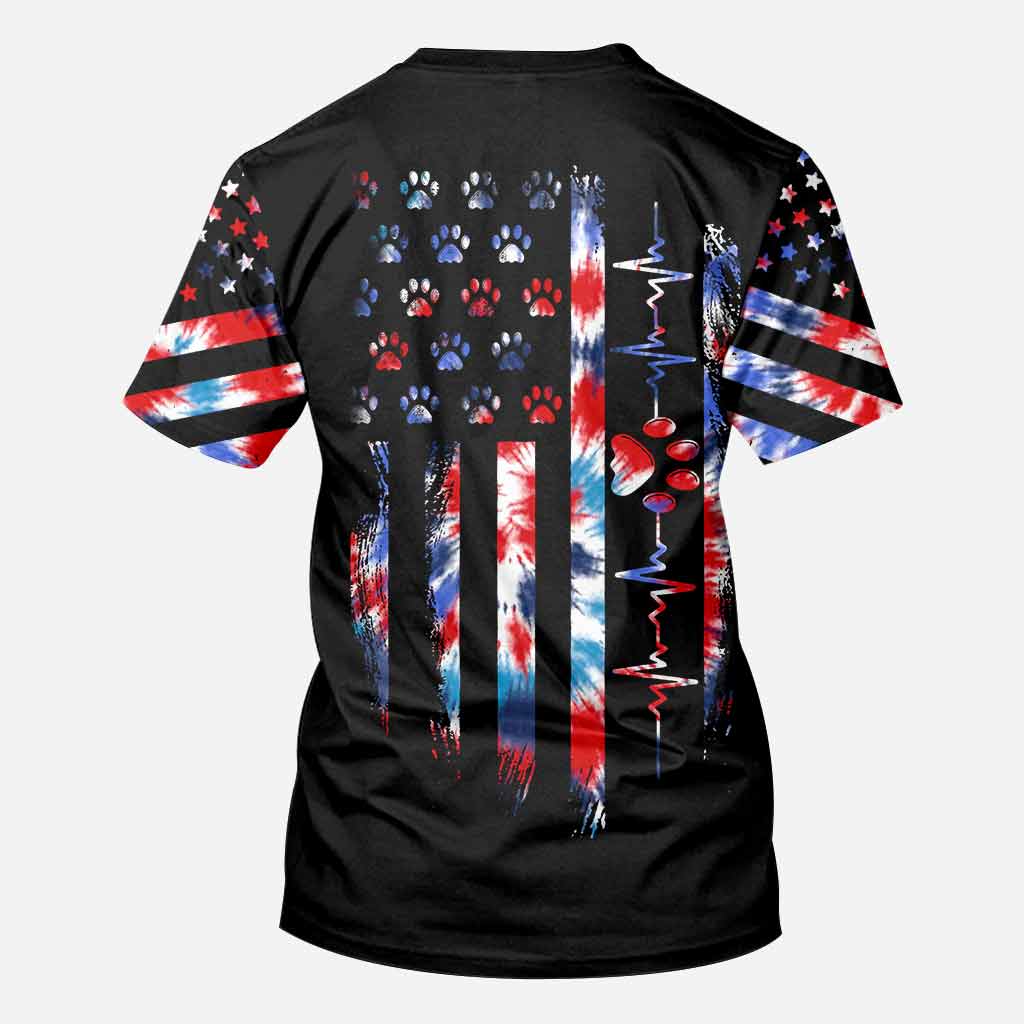 T-shirt et sweat à capuche tie-dye rouge, blanc et bleu avec motif chien intégral