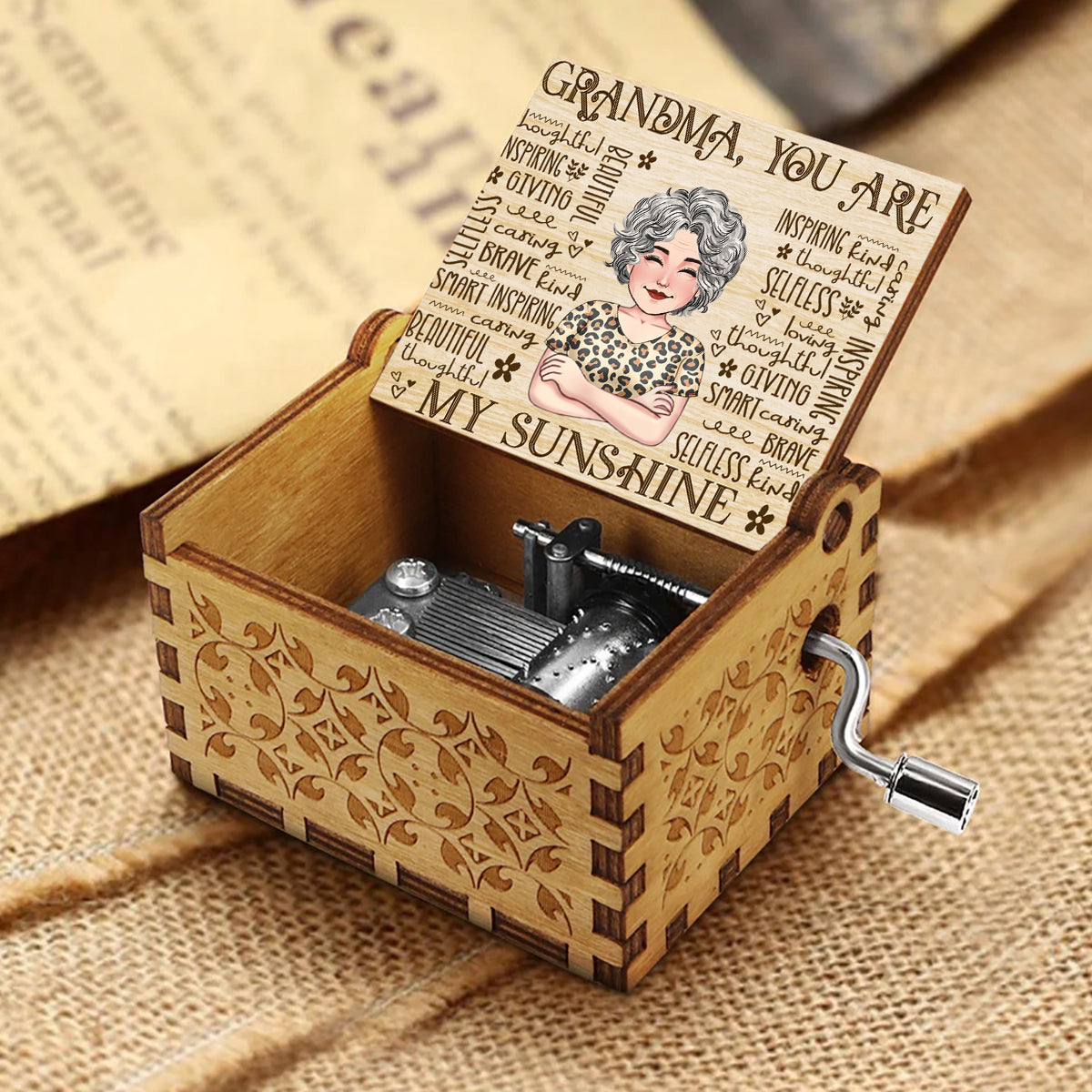 Mom You Are My Sunshine - Gift for mom, grandma, daughter, wife, aunt - Personalized Hand Crank Music Box