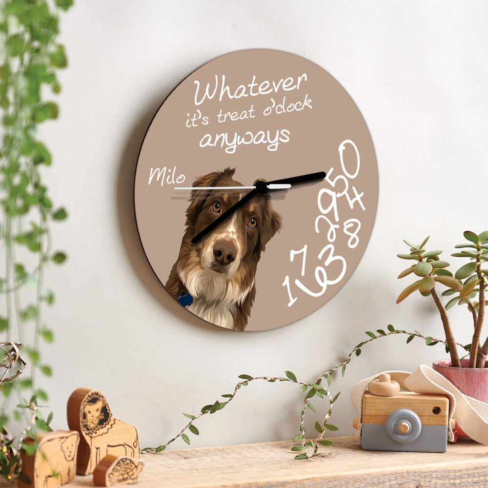 Quoi qu'il en soit, c'est l'heure des friandises ! - Horloge murale personnalisée pour chien