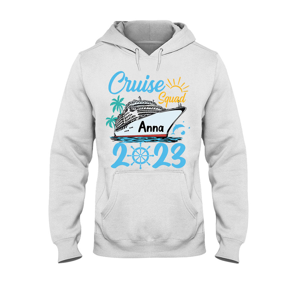 Cruising Squad – Personalisiertes T-Shirt und Hoodie für Kreuzfahrtbegeisterte