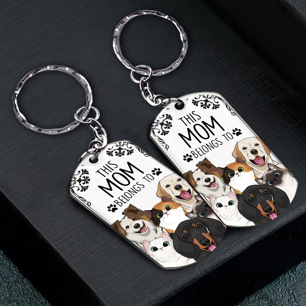 Dieser Mensch gehört zu – Hunde-Geschenk für Katzenliebhaber – Personalisierter Edelstahl-Schlüsselanhänger