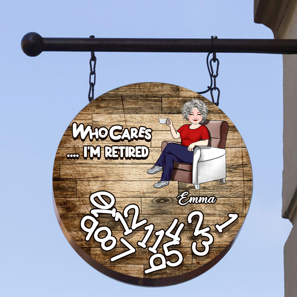 Wen interessiert's, ich bin im Ruhestand? - Personalisiertes rundes Metallschild „Rentner“.